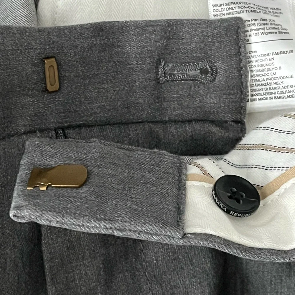 Banana Republic chinos Aiden slim fit  size 36 x 30